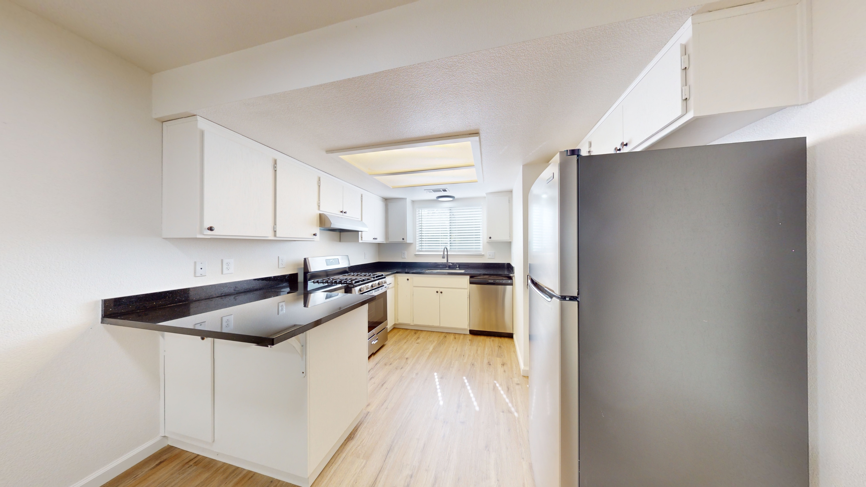 1450 Victor Avenue - 1450-B