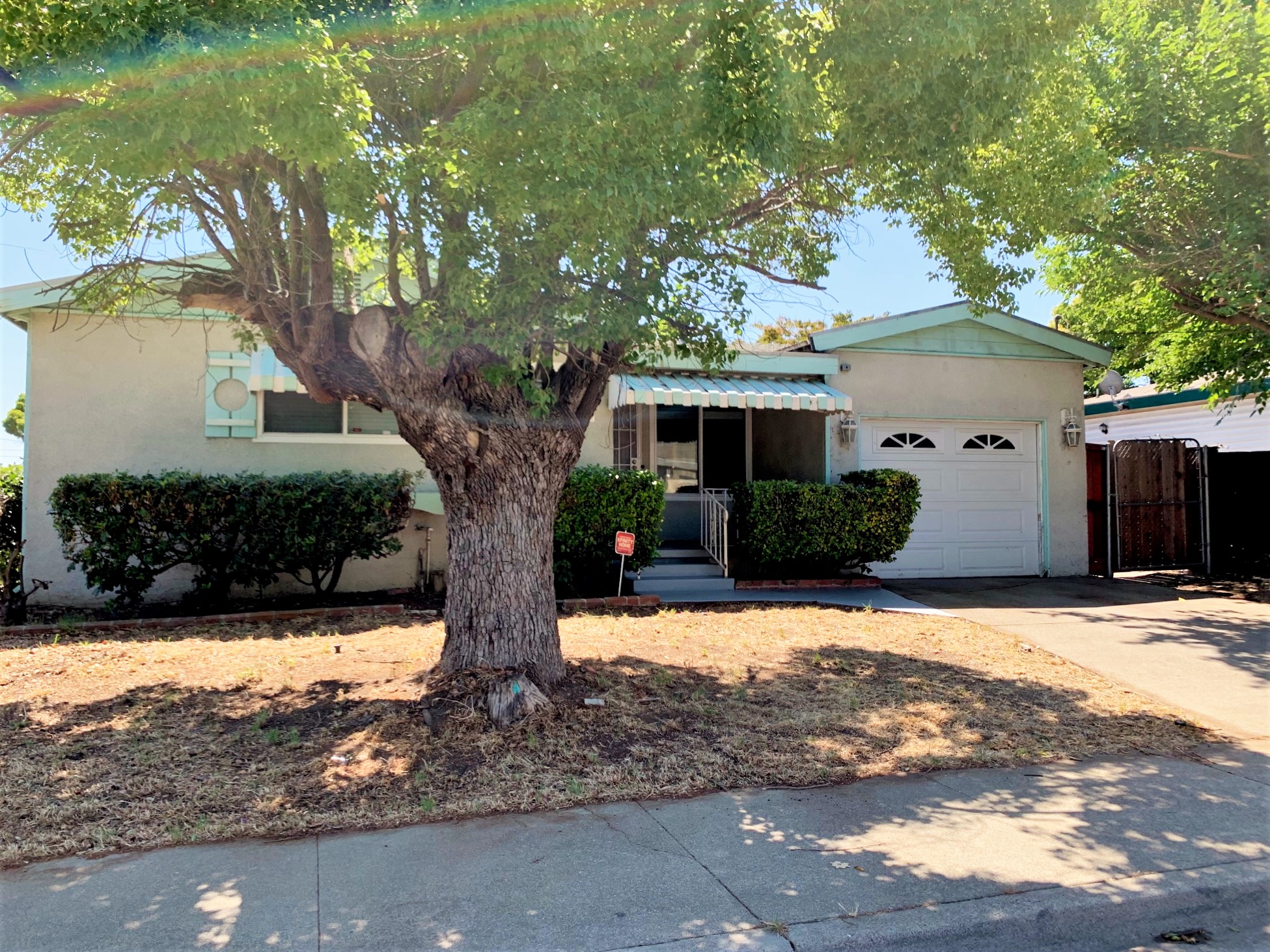 201 Benjamin Ave
