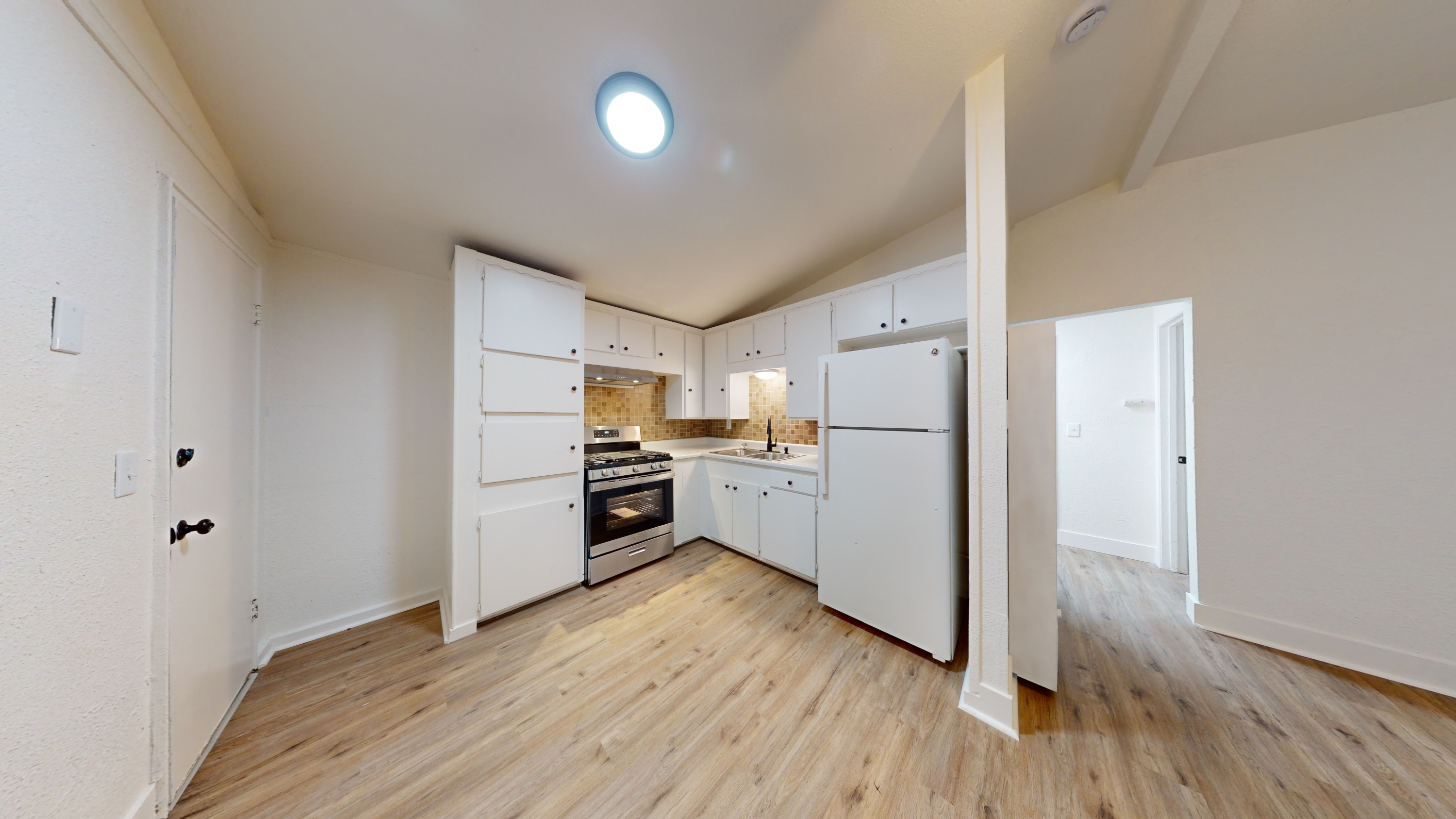 1074 Bond Street - 1078